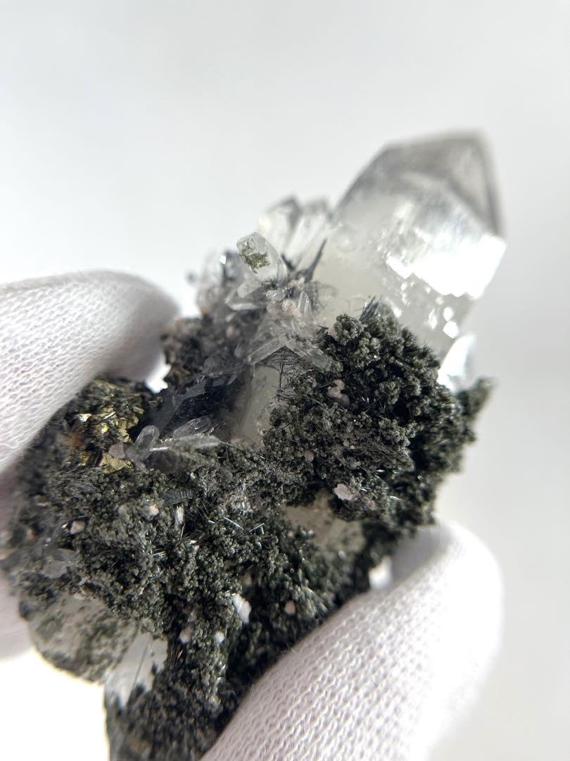 【鉱物商店】水晶+ 鉄マンガン重石+ 輝蒼鉛鉱+ 緑泥石 Amazon.co.jp: 鉱物商店水晶+ 鉄マンガン重石+ 輝蒼鉛鉱+ 緑泥石